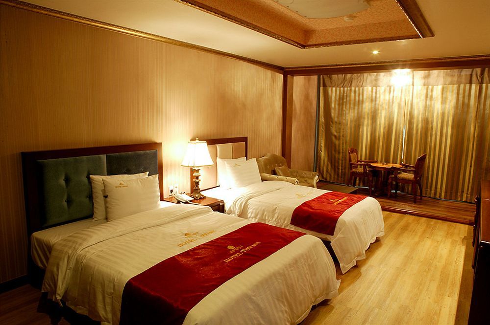 B&Beach Tourist Hotel Yeosu Bagian luar foto