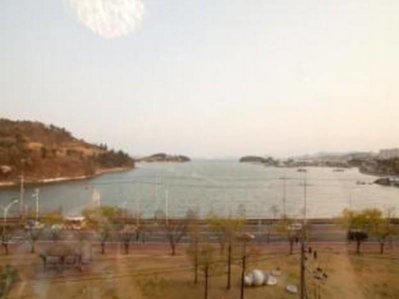 B&Beach Tourist Hotel Yeosu Bagian luar foto