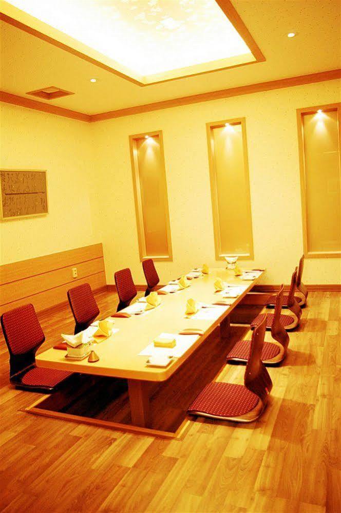 B&Beach Tourist Hotel Yeosu Bagian luar foto